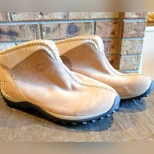 Waterproof Sorel ankle boot W8.5